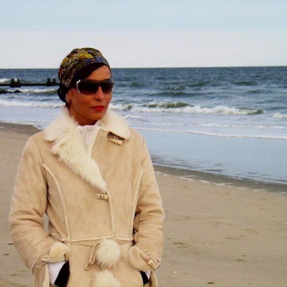 Meet your Posher, Sophia - Picture 3 of 3